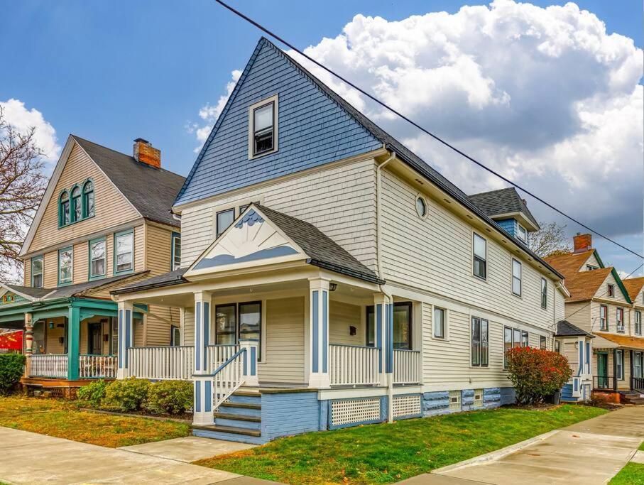 Upscale Historic Home Near Downtown, Hall Of Fame, Beach, Arenas Cleveland Exterior photo